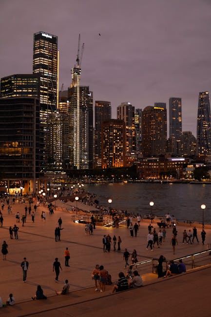 Olsztyńscy urzędnicy protestują przed ratuszem przeciw obniżeniu kategorii zaszeregowania i płac