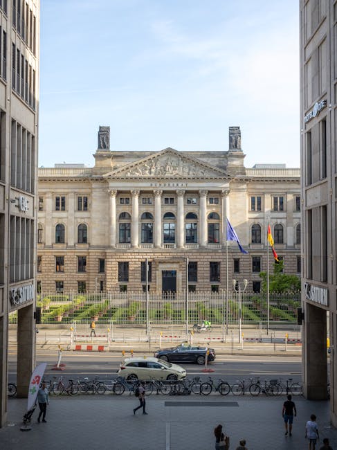 Nielegalne plakaty na olsztyńskich osiedlach. Straż Miejska ukarała osobę odpowiedzialną