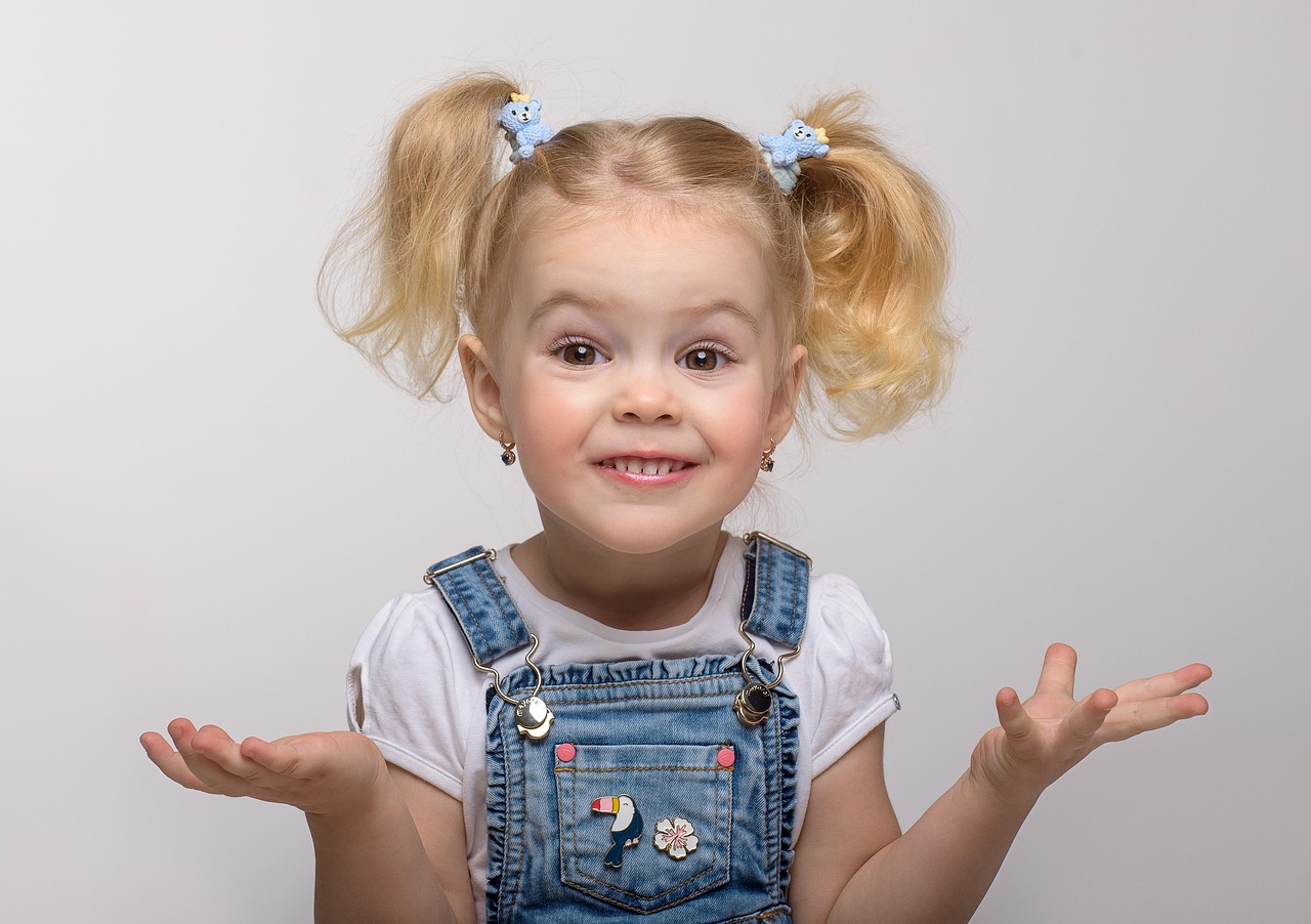 Dzielnicowy odwiedził przedszkolaków w Olsztynie — o bezpiecznej zabawie na lodzie