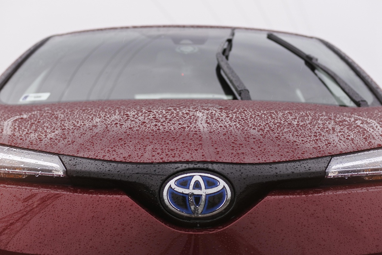 Zielona Armia wyrusza w drogę nowymi Toyotami C-HR